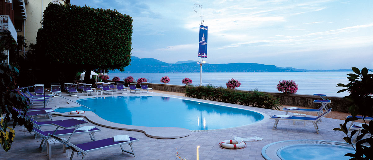 grand-gardone-piscina.jpg